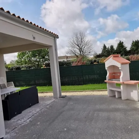 Charmante Maison Ideale Pour Escapade Paisible Proche De Grandes Plages Feriehus Grézac